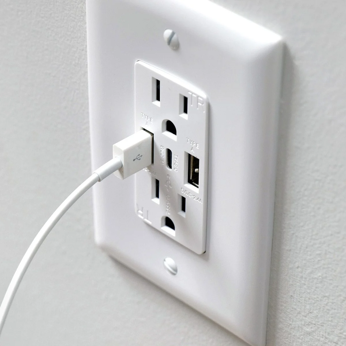 USB outlet installation - Northern Virginia modern electrical upgrades
